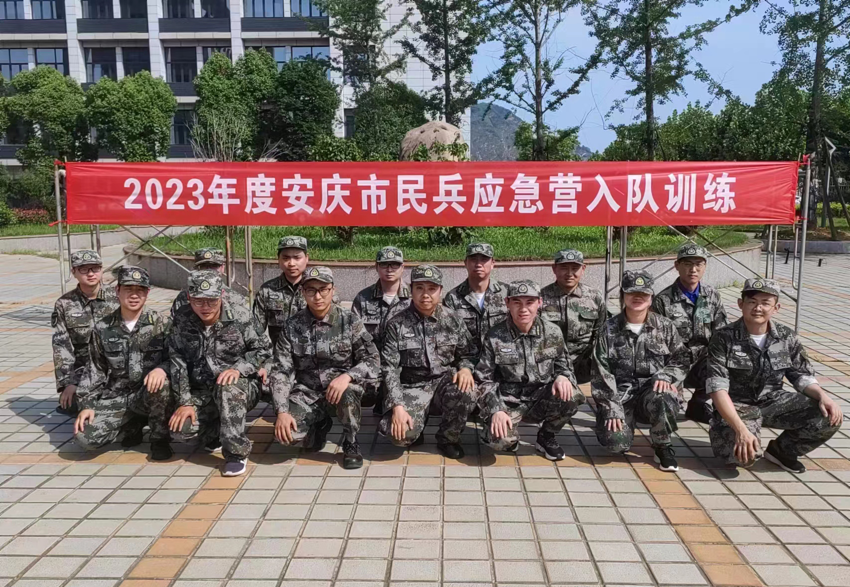 聯(lián)動屬具、安慶車橋民兵班入隊訓(xùn)練合影.jpg